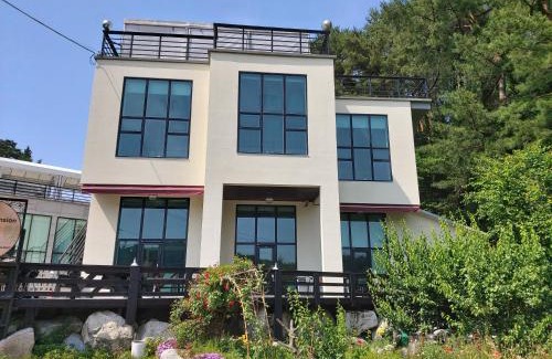 Gangneung House | Rooftop Moonlight Pension