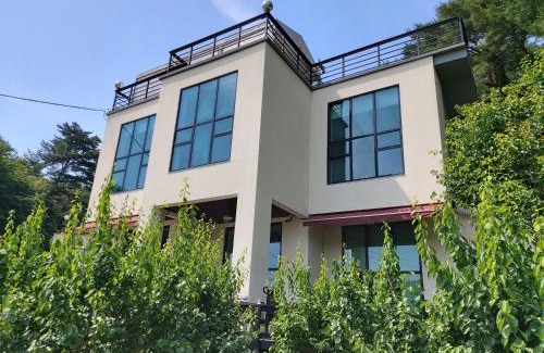Gangneung House | Rooftop Moonlight Pension
