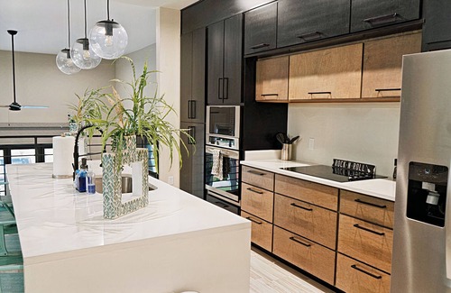 New Pathways House | Rooftop Patio/3 Mins to Downtown/Stylish House