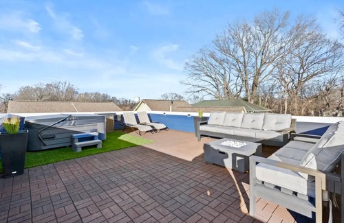 Biddleville Apartment | Rooftop Patio Oasis - 5 minutes outside Uptown