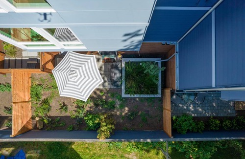 Wallingford House | Rooftop Patio with Waterview, Private Garden & Grill 3BR 3BA