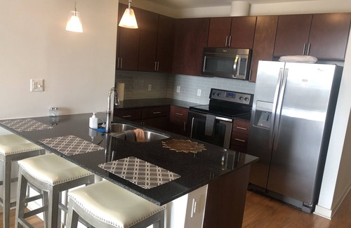 Central Business District Condo | Rooftop pool highrise views