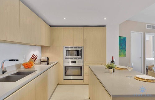 Hollywood South Central Beach Apartment | Rooftop Pool Oceanview Balcony & Beachfront Resort