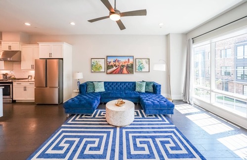 Castleberry Hill House | Rooftop/Skyline Views/Walk to Mercedes-Benz and enjoy some Free Fun for both Family and Adults