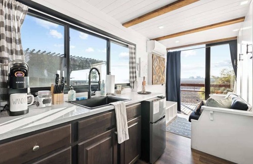 Tulare Apartment | Rooftop Spa! Tiny Cargo Home, Farm Experience