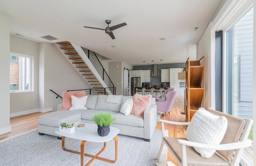 Third Ward House | Rooftop Views & Hot Tub, Walk to BofA Stadium, Uptown Lux