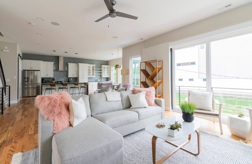 Third Ward House | Rooftop Views & Hot Tub, Walk to BofA Stadium, Uptown Lux