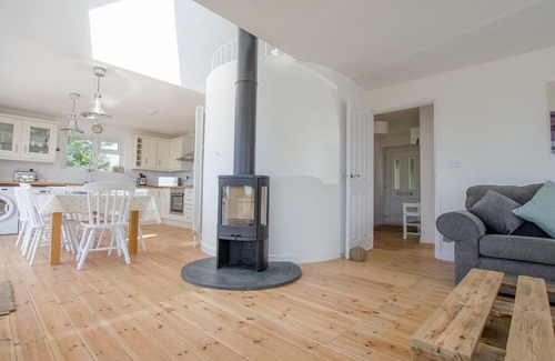 Braunton Cottage | Rooftops, Sleeps 8 | Hot Tub*, Views & Log Burner