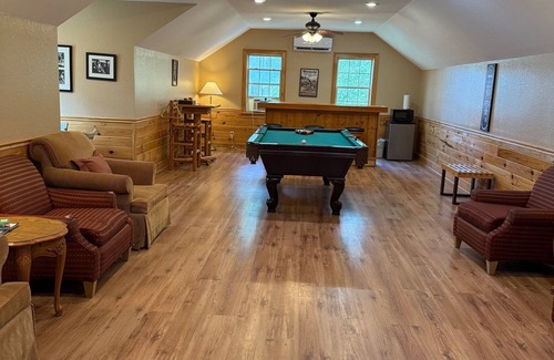 Twin City House | Room 1 & 2 - Charming 12-bedroom hotel with WiFi and AC in Twin City, GA.