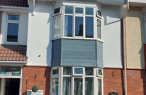 Paignton Bed & Breakfast | Room 1 double en-suite with en-suite shower room