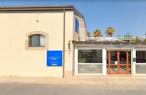 Marzamemi Apartment | Room 104 at 'Le Saline Rooms Marzamemi' Wi-Fi and Air Conditioning