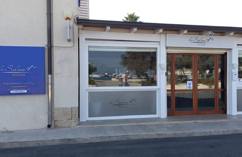 Marzamemi Apartment | Room 104 at 'Le Saline Rooms Marzamemi' Wi-Fi and Air Conditioning