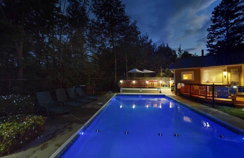 Weirs Beach House | Room 11 (3rd Floor Shared Bathroom)
