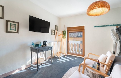Alcublas Apartment | Room '1B' with Shared Pool, Private Garden and Wi-Fi