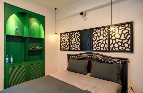 Hang Xanh Bed & Breakfast | Room 2-Chill in SG, 120' projector, 2mins to District.1