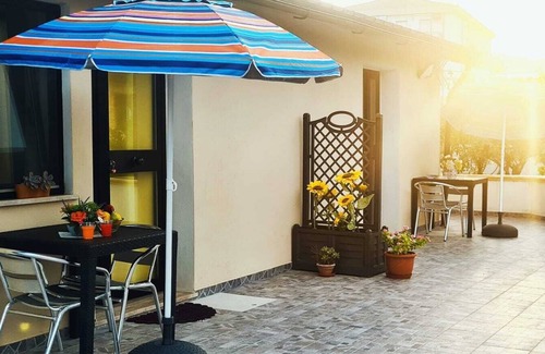 Cariati House | Room 2 double with bathroom, air conditioning and separate entrance