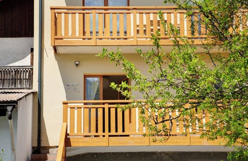 Pieve di Cadore Apartment | Room '2- Nene Lalla' with Shared Terrace, Private Garden and Wi-Fi