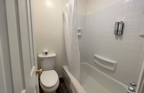 Harper Hotel | Room 29 - Standard Queen - Sleeps 2 - Harper Motel