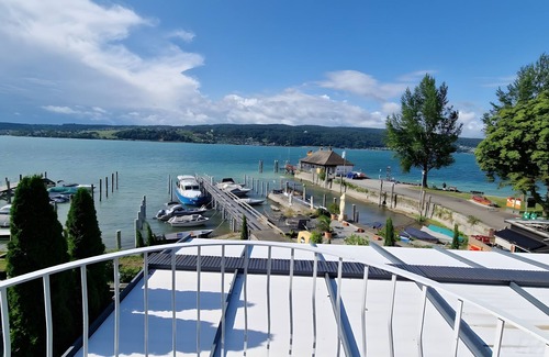 Reichenau Apartment | Room '3-Bett Ohne Seeblick' with Shared Terrace, Balcony and Wi-Fi