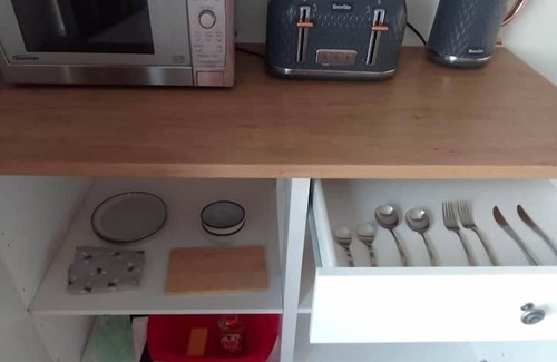 Barrow Gurney Apartment | Room 3. Single or twin room near Bristol Airport