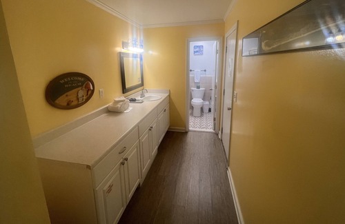 Topsail Beach Hotel | Room #306 Efficiency King w/Kitchen Dog Y