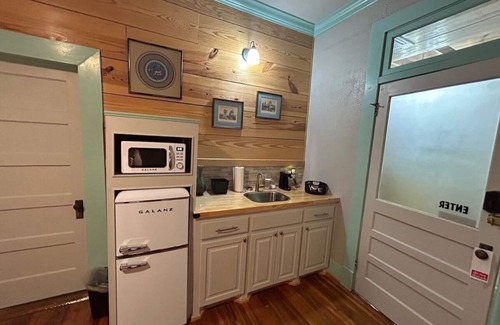 Carthage Hotel | Room 4 (sleeps 2) at Chipley's Squareview Inn