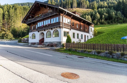 Hainzenberg Apartment | Room '4' with Mountain View, Shared Terrace and Wi-Fi