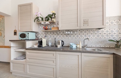 Riola Sardo Apartment | Room '40°Parallelo - Standard 3' with Shared Garden, Wi-Fi and Air Conditioning