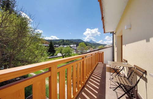 Pieve di Cadore Apartment | Room '5- Affittacamere Nene Mansarda' with Mountain View, Shared Terrace and Wi-Fi