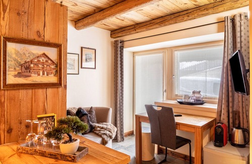Seefeld in Tirol Apartment | Room '7 - Mit Terrasse' with Mountain View, Private Terrace and Wi-Fi