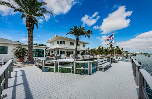 Sunset Beach Apartment | Room 7b · Newly Renovated 1- bedroom suite View of the Water