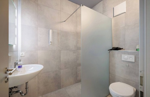 Dusslingen Apartment | Room '8' with Shared Terrace and Wi-Fi