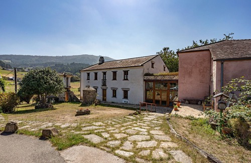 Mondonedo Apartment | Room A Aira Vella in Mondoñedo with shared garden and Wi-Fi