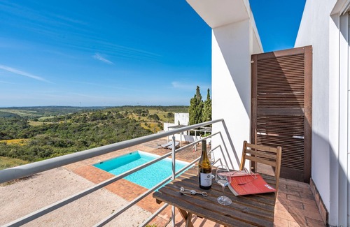 Aljezur Apartment | Room 'Agosto' with Sea View, Shared Pool and Wi-Fi