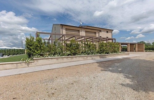 Sona Apartment | Room 'Agr Casa Pezzo Tripla 1' with Shared Pool, Wi-Fi and Air Conditioning