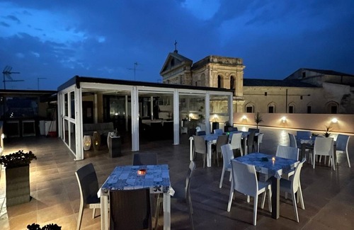 Licata Apartment | Room 'Al Duomo - Camera King' with Shared Terrace, Wi-Fi and Air Conditioning
