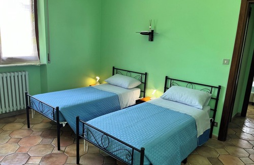 Saint-remy-de-provence Bed & Breakfast | Room Alloro - Casa T Home Bed and Breakfast - Esmex Home Restaurant