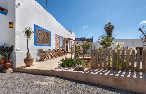 Sant Carles de Peralta Apartment | Room 'Almendro' with Mountain View, Wi-Fi and Air Conditioning