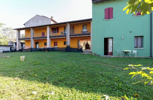 Campagnolo Apartment | Room 'Amilcare' with Shared Terrace, Wi-Fi and Air Conditioning