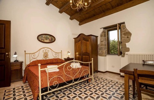 Sant'Angelo di Brolo House | Room 'Arcaloro Resort Rooms Luna' with Sea View, Wi-Fi and Air Conditioning