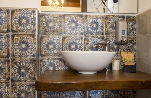 Sant'Angelo di Brolo House | Room 'Arcaloro Resort Rooms Ghiro' with Shared Pool, Wi-Fi and Air Conditioning