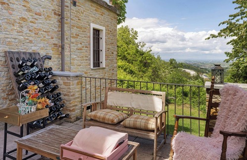 Mango Apartment | Room 'Arneis' with Shared Terrace, Shared Garden and Wi-Fi