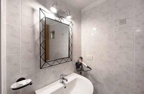 Giusvalla House | Room 'Autunno' with Mountain View, Shared Terrace and Wi-Fi