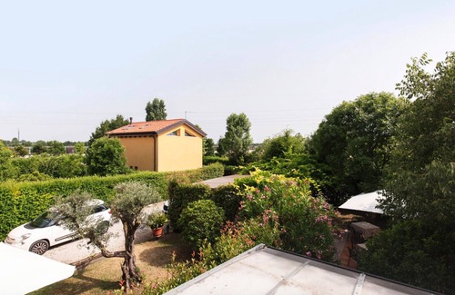 Mirano Apartment | Room 'Azzurra' with Shared Garden, Wi-Fi and Air Conditioning