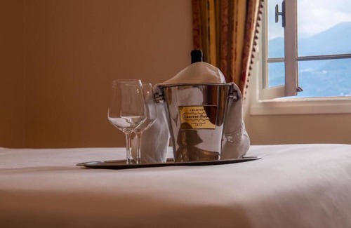 Cannobio Bed & Breakfast | Room 'Bifora- Vista Lago' with Shared Garden and Wi-Fi