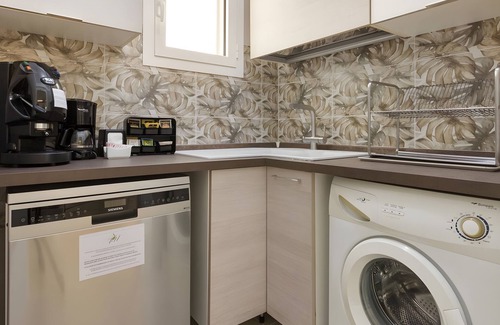 Melendugno Apartment | Room 'Big N6' with Shared Pool, Shared Garden and Wi-Fi