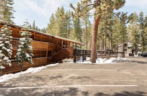 Tahoe Woods Apartment | Room by Palisades Tahoe w/heated pl & tub access.