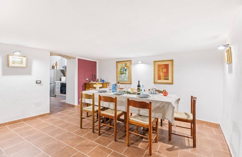Scano di Montiferro Apartment | Room 'Calliope' with Mountain View, Wi-Fi and Air Conditioning