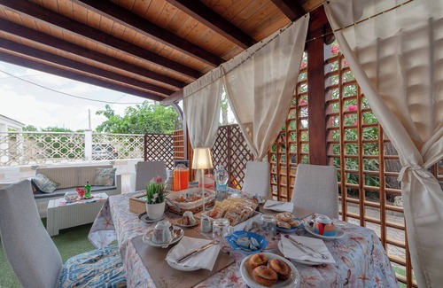 Manduria Apartment | Room 'Camera 3' with Shared Garden, Wi-Fi and Air Conditioning