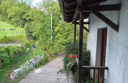 Arsie Apartment | Room 'Camera 1' with Mountain View, Shared Garden and Wi-Fi